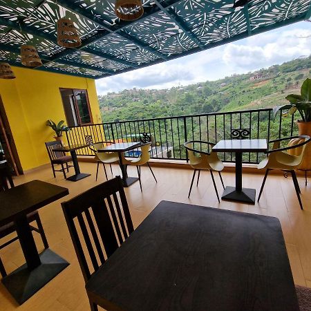 Cactus Creek Hotel Aburi Ngoại thất bức ảnh